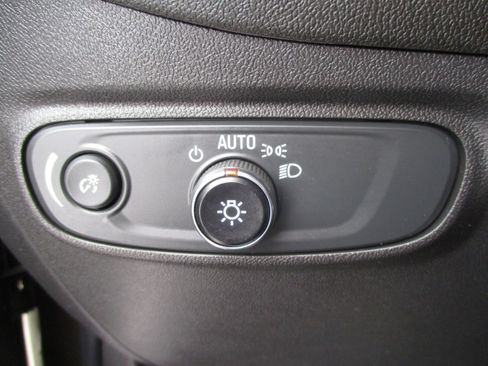 Used 2023 Chevrolet Equinox LT image 27