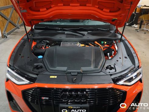 Used 2022 Audi e-tron Premium Plus w/ Premium Plus Package image 10