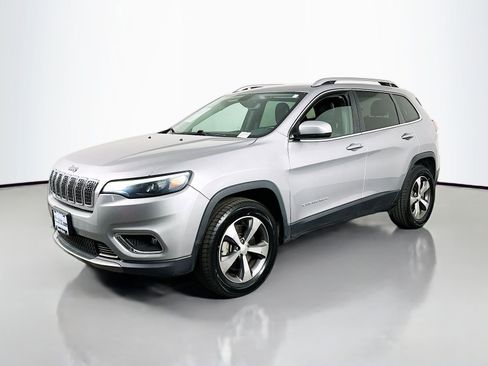 Used 2020 Jeep Cherokee Limited image 3