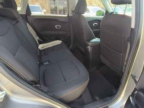 Used 2016 Kia Soul + FWD image 12