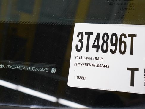 Used 2016 Toyota RAV4 LE FWD image 28