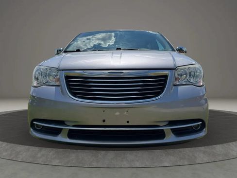 Used 2015 Chrysler Town & Country Limited FWD image 8