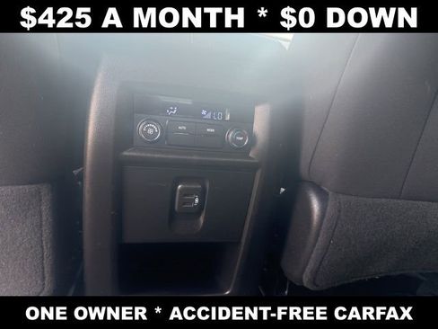 Used 2023 Chevrolet Traverse LT image 27