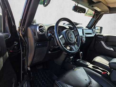 Used 2013 Jeep Wrangler Unlimited Rubicon w/ Connectivity Group AWD/4WD image 11