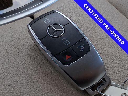 Used 2022 Mercedes-Benz GLC 300 image 33