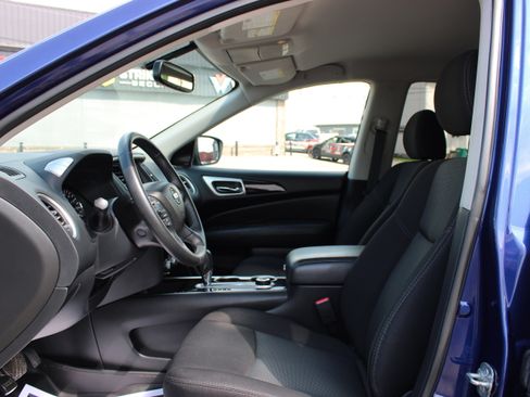 Used 2020 Nissan Pathfinder SV AWD/4WD image 16