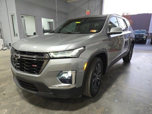 Used 2023 Chevrolet Traverse RS image 2