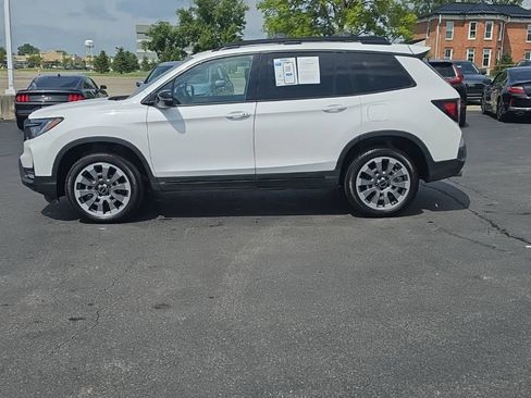 Certified 2025 Honda Passport Black Edition image 4