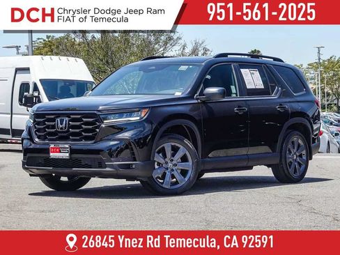 Used 2025 Honda Pilot Sport image 1