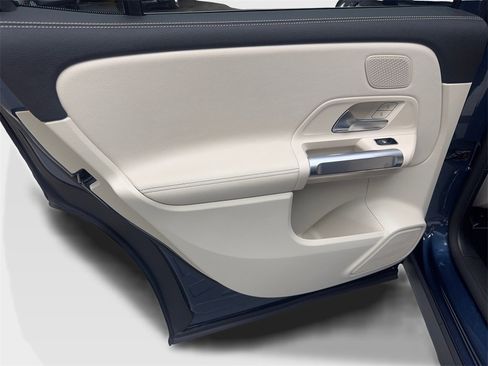 Used 2023 Mercedes-Benz EQB 300 300 w/ Exclusive Package image 37