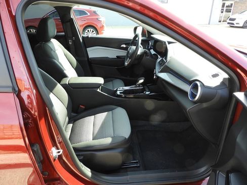 Used 2025 Chevrolet Trax LT w/ Driver Confidence Package FWD image 31