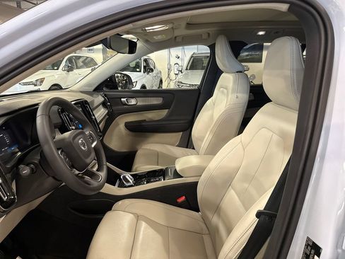 Certified 2024 Volvo XC40 B5 Plus w/ Protection Package Premier AWD/4WD image 10