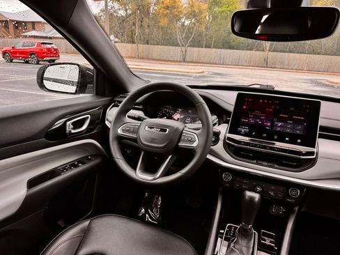 Used 2024 Jeep Compass Limited image 26