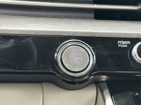 Used 2024 Kia Carnival EX FWD image 10