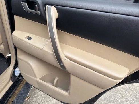 Used 2013 Toyota Highlander SE image 28