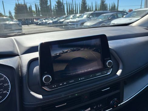 Used 2025 Nissan Rogue SV FWD image 25