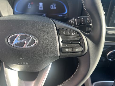 Used 2025 Hyundai Venue SEL FWD image 12