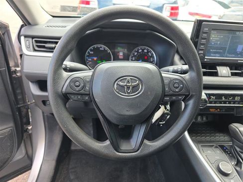 Used 2021 Toyota RAV4 LE AWD/4WD image 9