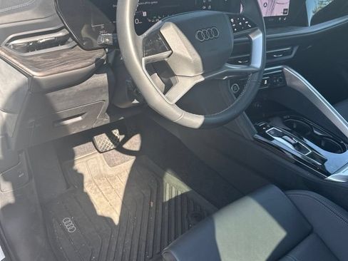 Used 2025 Audi Q5 Premium Plus w/ Premium Plus AWD/4WD image 2