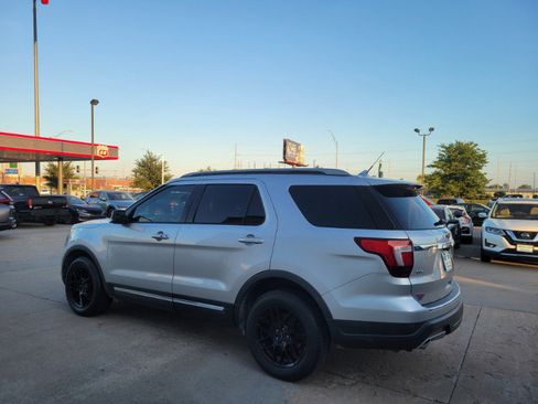 Used 2018 Ford Explorer XLT w/ Equipment Group 202A AWD/4WD image 5