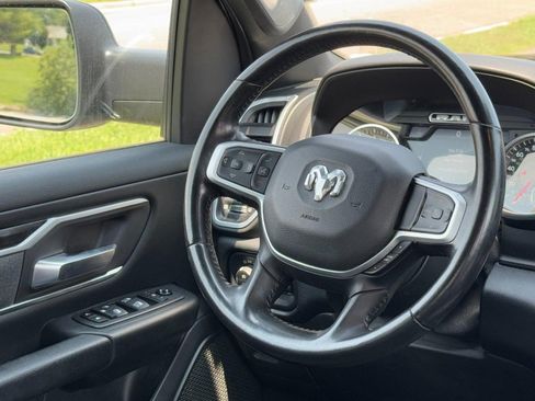 Used 2021 RAM 1500 4x4 Crew Cab image 14