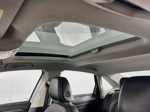 Certified 2023 Volkswagen Jetta SE w/ Panoramic Sunroof Package FWD image 22