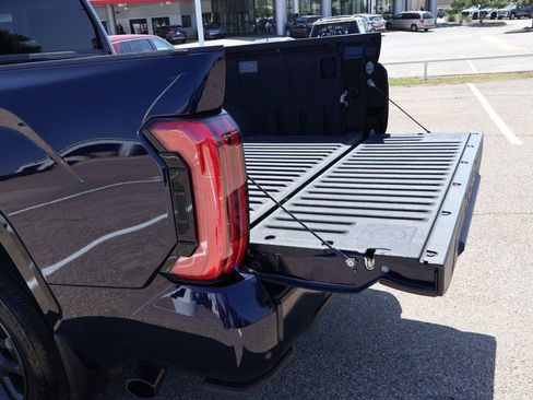 Used 2024 Toyota Tundra Platinum AWD/4WD image 17