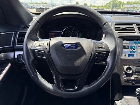 Used 2018 Ford Explorer XLT w/ Equipment Group 201A AWD/4WD image 20