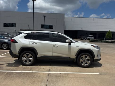 Used 2020 Toyota RAV4 Limited AWD/4WD image 4