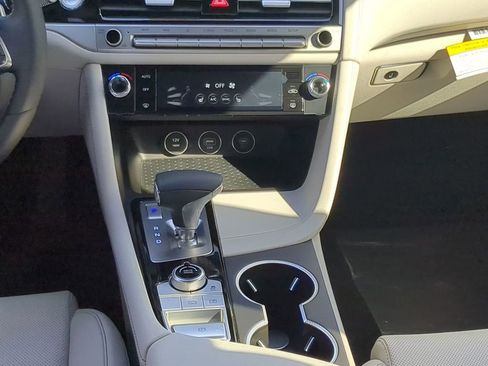 Used 2025 Genesis G70 2.5T RWD image 16