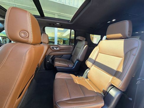 Used 2021 Chevrolet Suburban High Country image 17