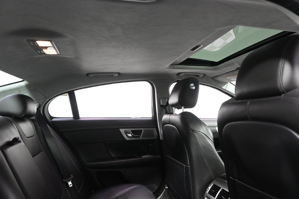 Used 2014 Jaguar XF Supercharged RWD image 17