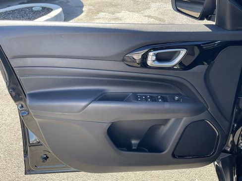 New 2026 Jeep Compass Latitude image 13