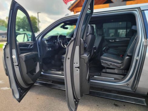 Used 2021 GMC Yukon XL Denali w/ Denali Premium Package AWD/4WD image 7