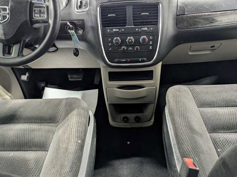 Used 2017 Dodge Grand Caravan SE w/ Power Window Group image 18