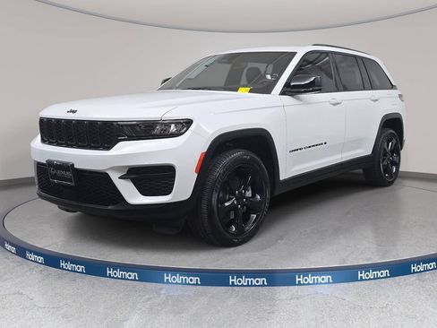 Used 2023 Jeep Grand Cherokee Altitude AWD/4WD image 1