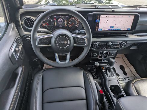 Used 2024 Jeep Wrangler Unlimited Sahara w/ Technology Group AWD/4WD image 14