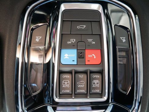 Used 2023 Jeep Grand Cherokee Overland AWD/4WD image 27