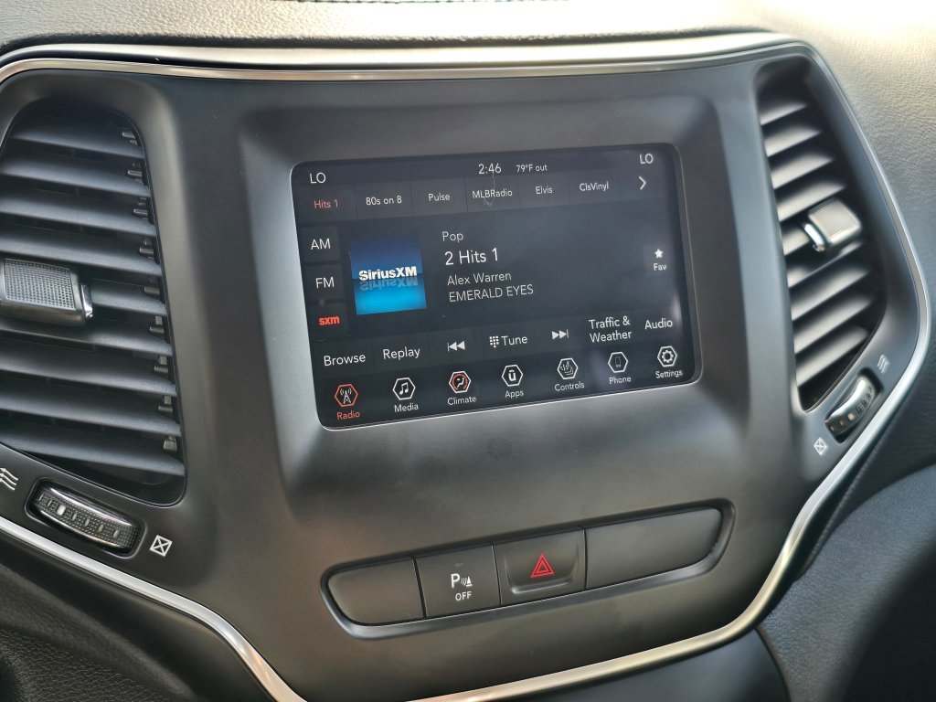 Used 2020 Jeep Cherokee Latitude Plus AWD/4WD image 9