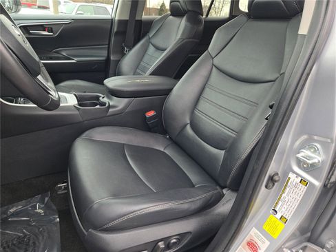 Used 2021 Toyota RAV4 XLE Premium FWD image 28