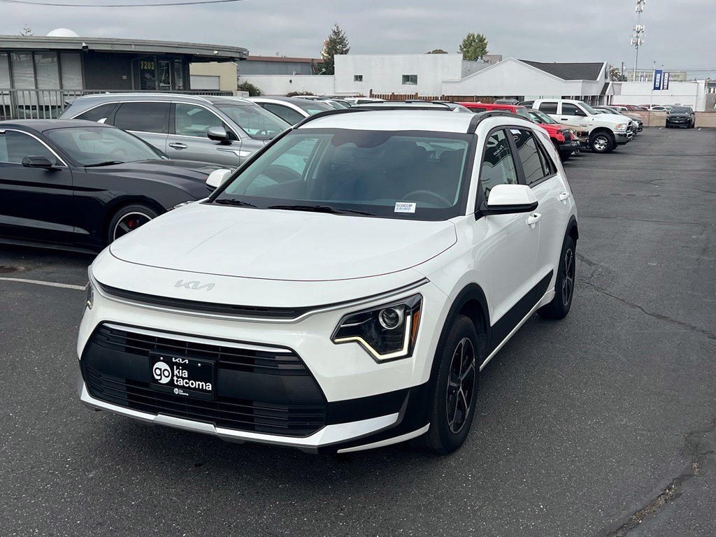 Certified 2025 Kia Niro LX FWD image 3