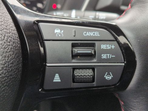 Certified 2025 Honda Pilot Black Edition image 16