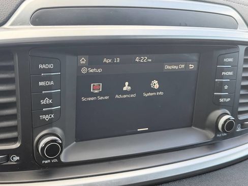 Used 2019 Kia Sorento S image 38