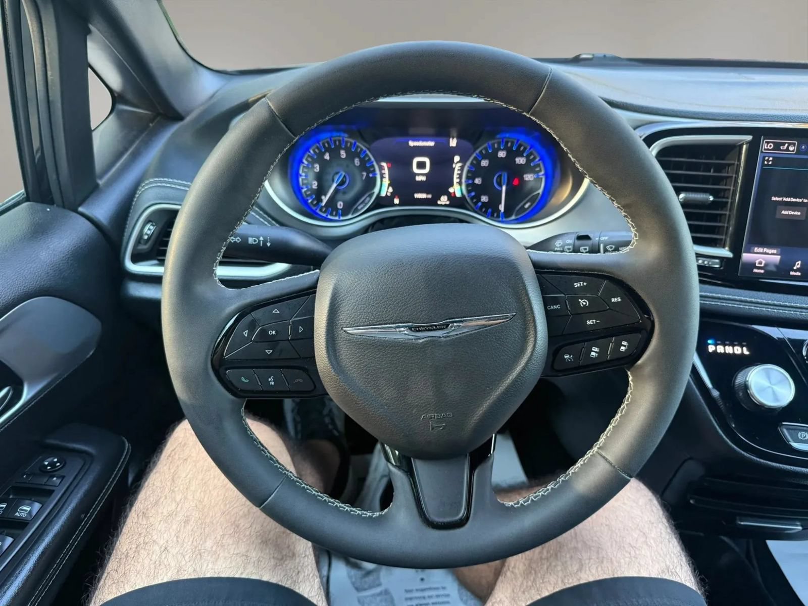 Used 2024 Chrysler Pacifica Touring FWD image 33