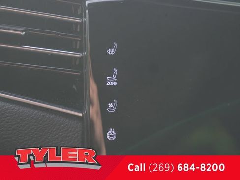 Used 2024 Jeep Wagoneer L Series II w/ Flexible Seating Group AWD/4WD image 30