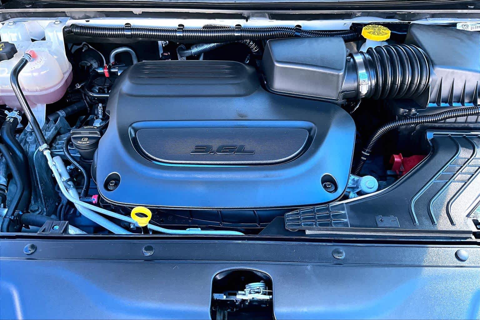Used 2024 Chrysler Pacifica Touring-L FWD image 31