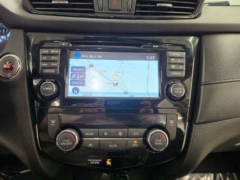 Used 2017 Nissan Rogue SV AWD/4WD image 18