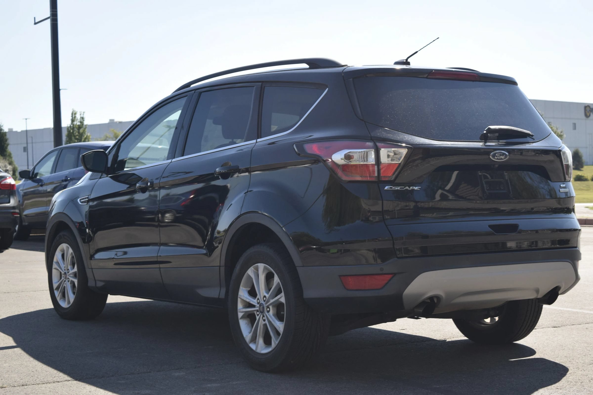 Used 2017 Ford Escape SE w/ Equipment Group 201A FWD image 3
