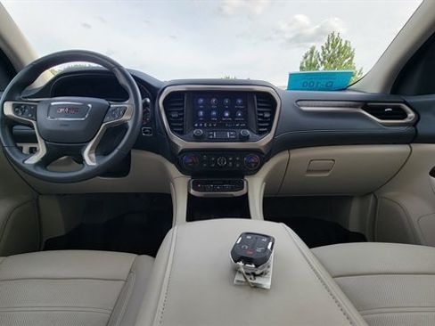 Used 2023 GMC Acadia Denali w/ Denali Ultimate Package AWD/4WD image 8