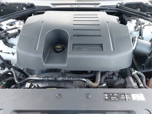 Used 2024 Land Rover Defender 90 X-Dynamic SE image 31